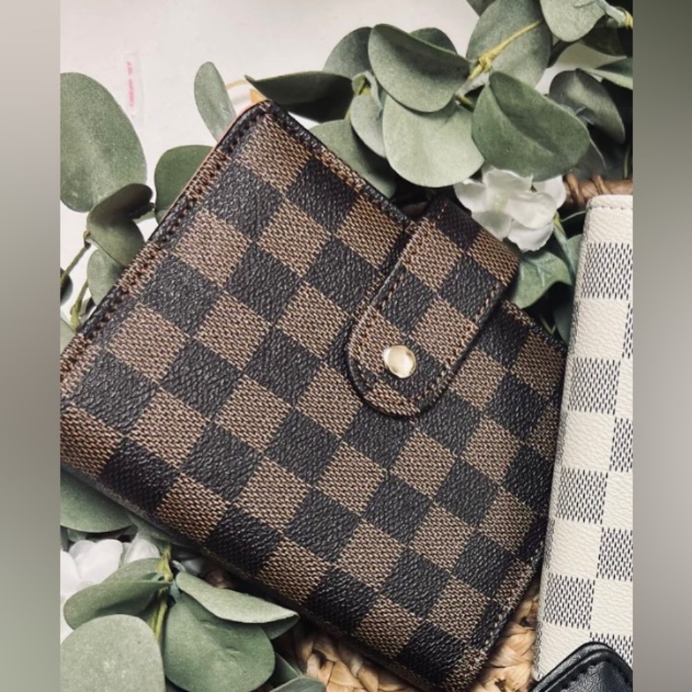 Checkered binder